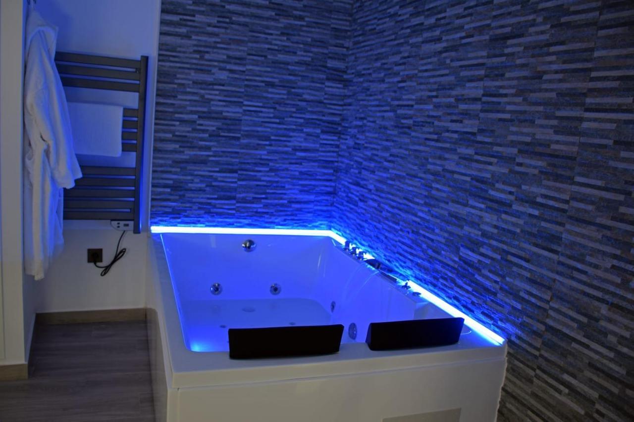 Alojamientos Lola, Suite Con Jacuzzi Benalup-Casas Viejas Exterior foto